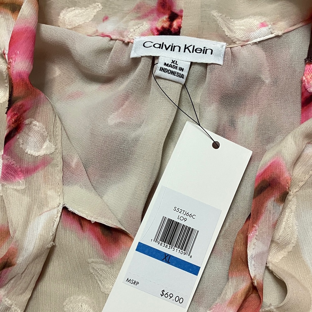๐ 2/$25๐ Calvin Klein Tie-neck Blouse Sz XL in Cream/Pink Floral Motif - Picture 10 of 11